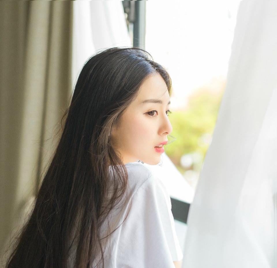 对弈的人已走,谁还在意推敲红尘之外的一盘残棋?